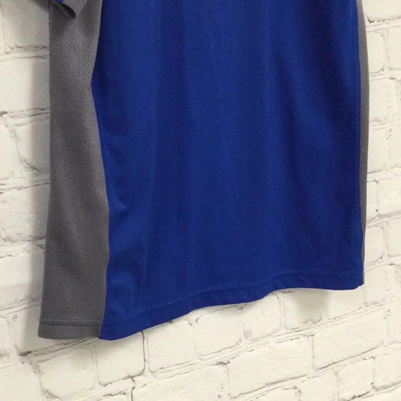 Under Armour Athletic Short Sleeve Top size Medium (10/12) - Picture 3 of 6